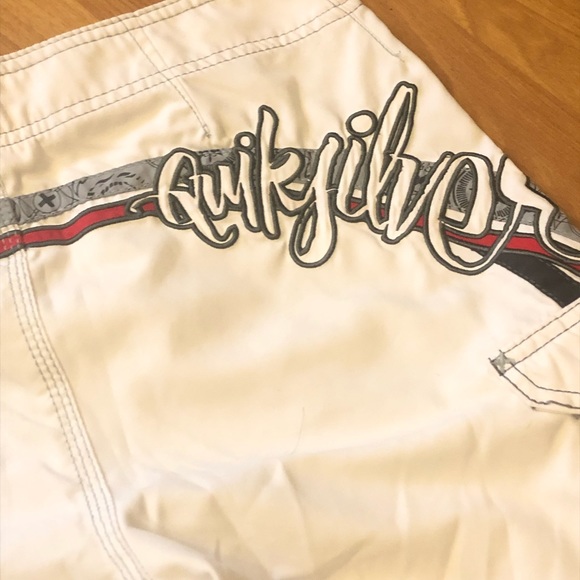 SOLD Men’s Quiksilver Swim Shorts - Picture 4 of 8